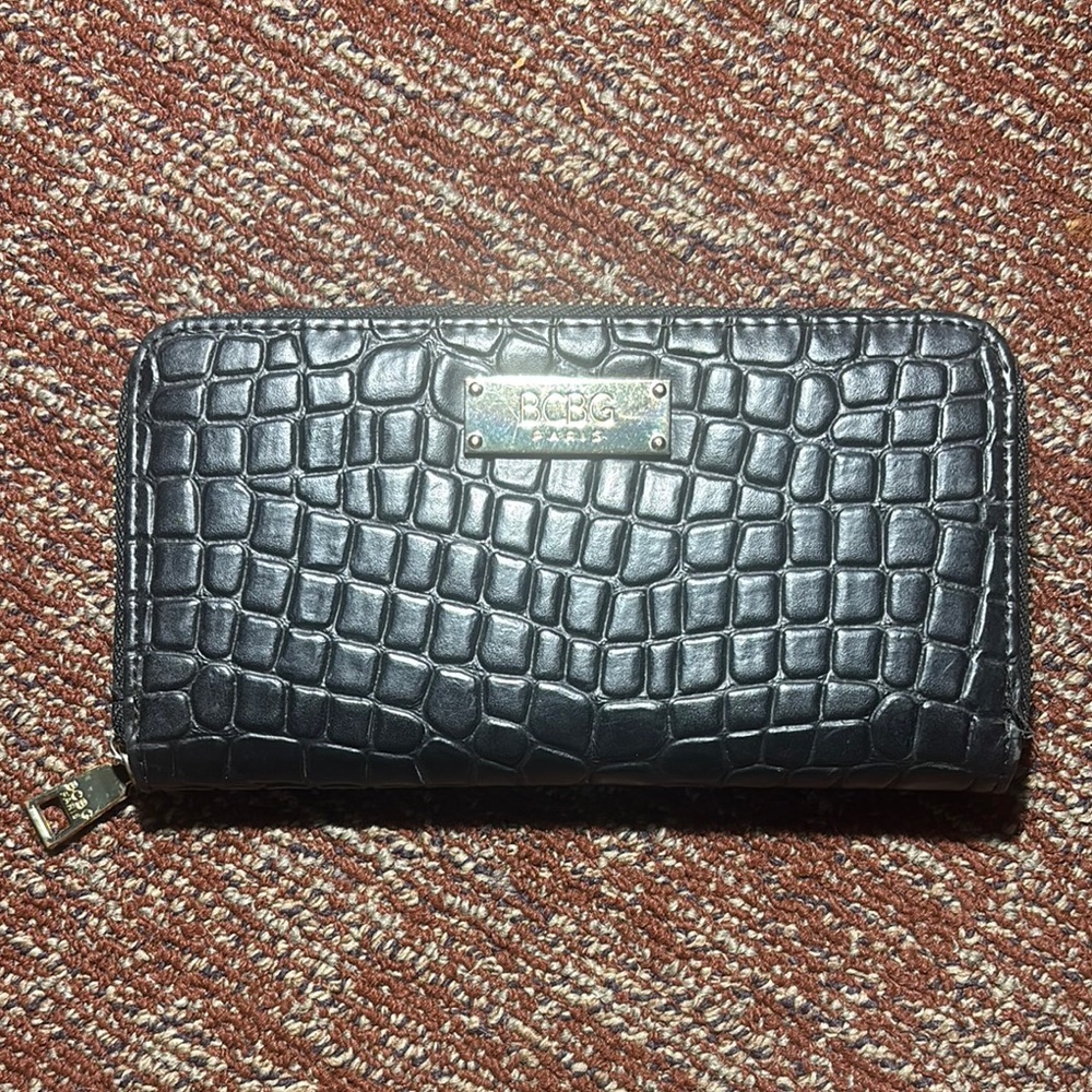 BCBG Paris Black Croc Embossed Zip Wallet faux crock animal print letter size